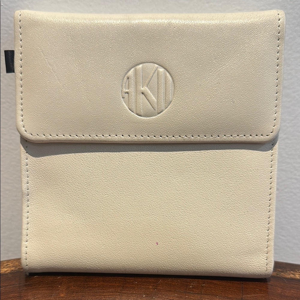 Anne Klein Vintage Ivory Cowhide Leather Wallet Button Close 💳 💵 EUC